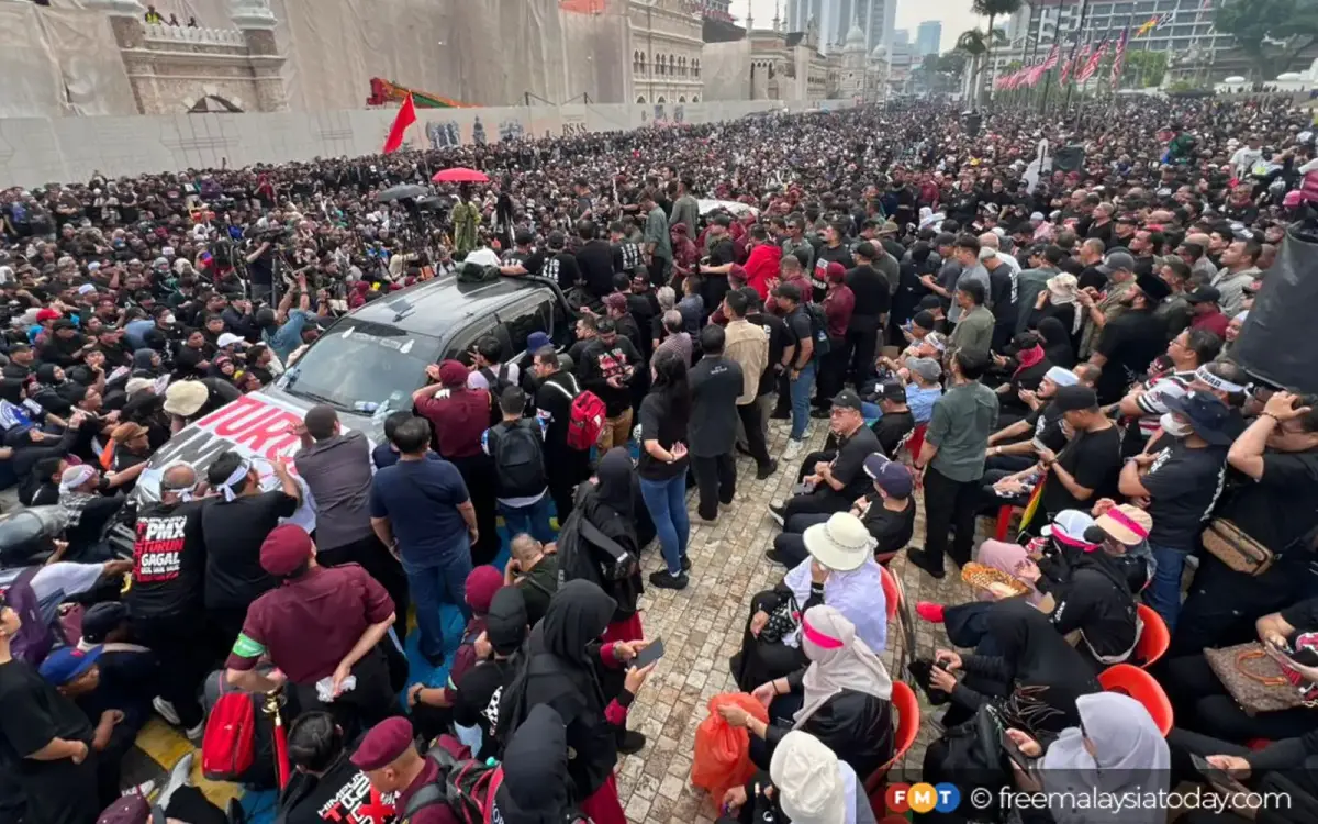 Himpunan Turun Anwar di Dataran Merdeka