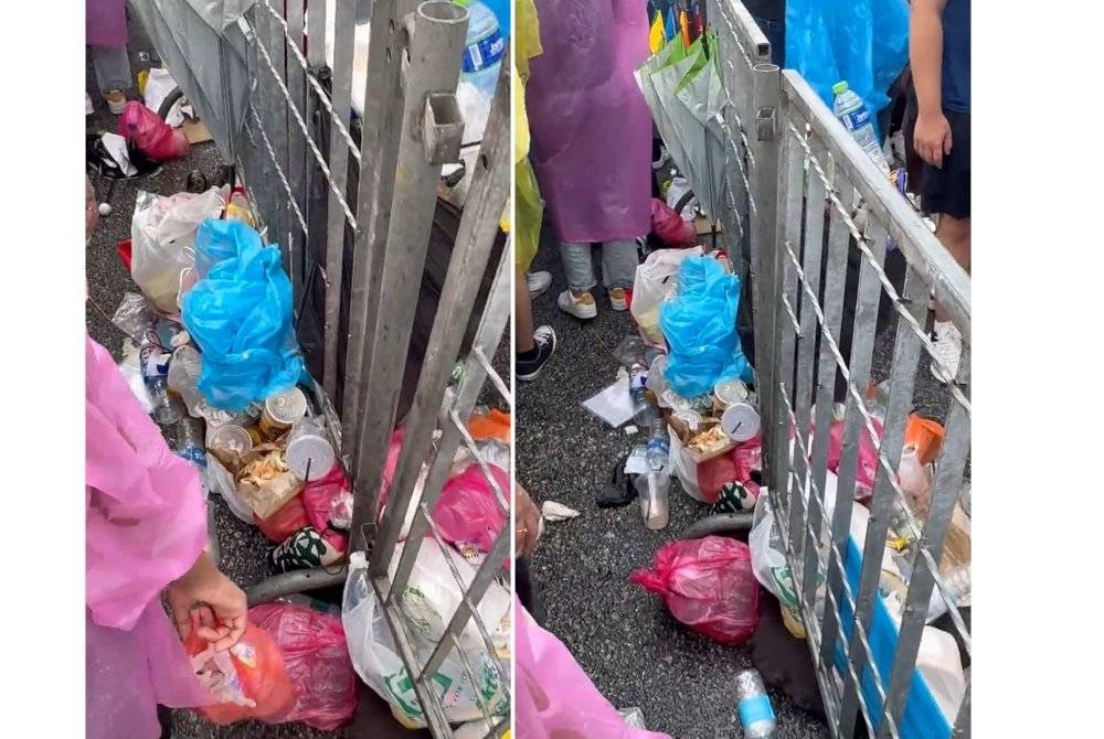 Timbunan sampah di luar Stadium Bukit Jalil selepas konsert Coldplay.